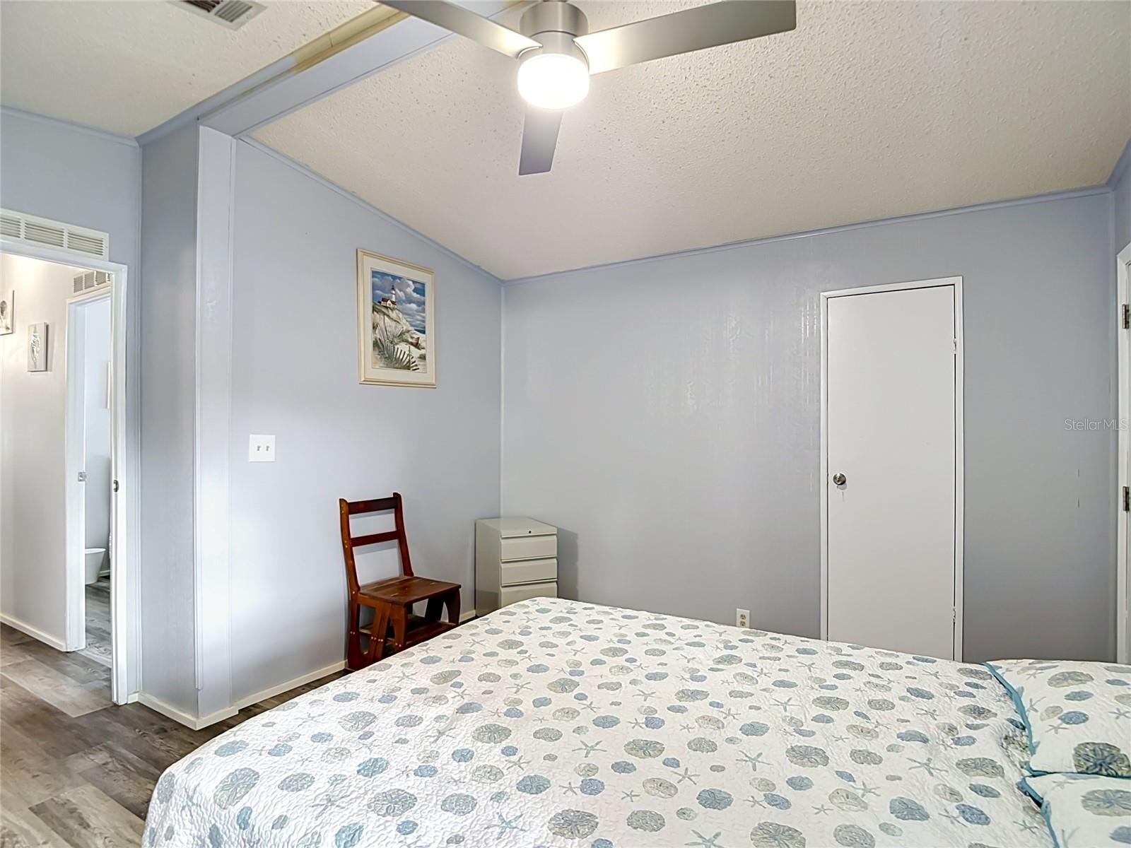 4616 OLIVE DR — photo 18