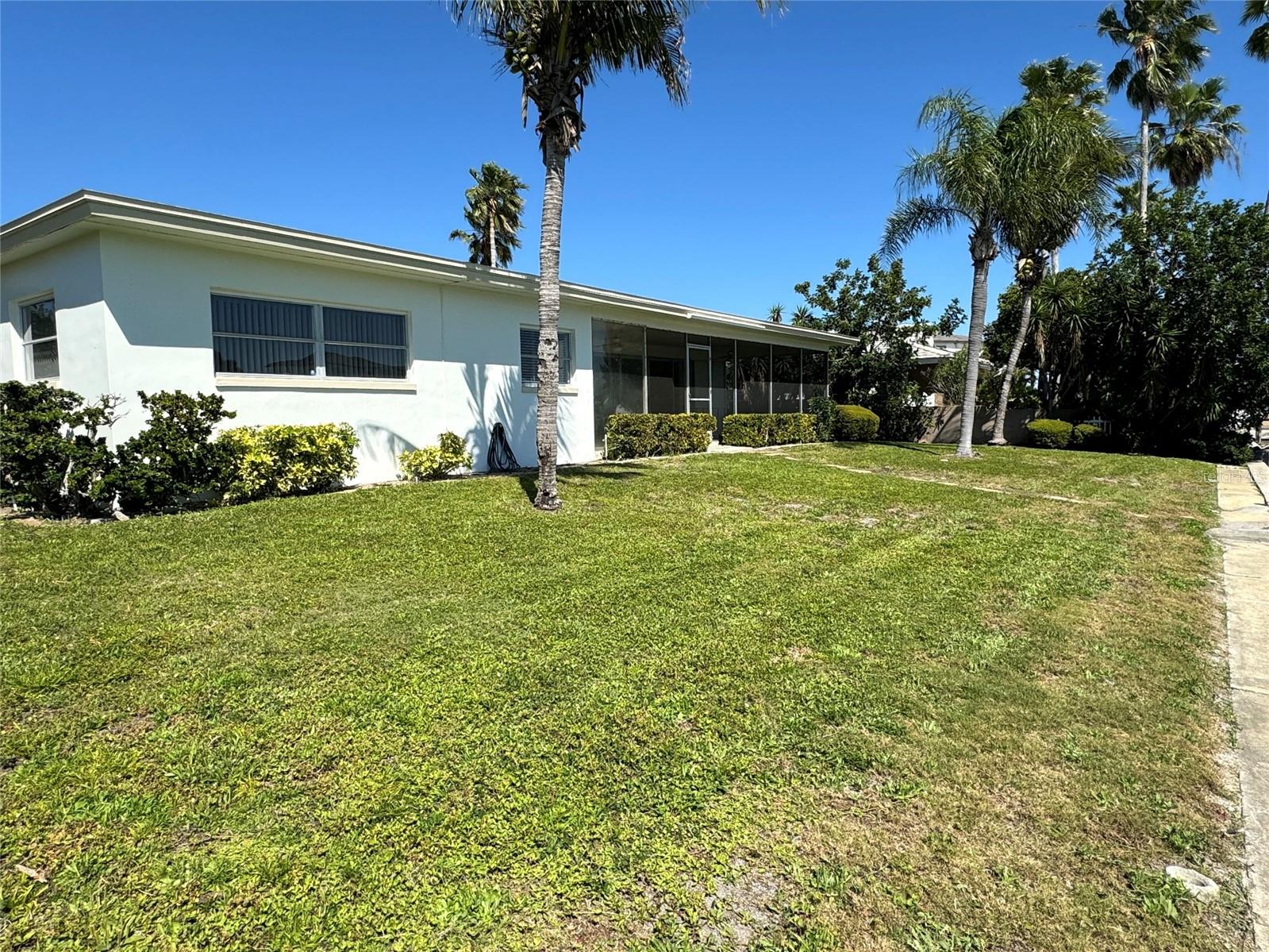 228 HOWARD DR — photo 11