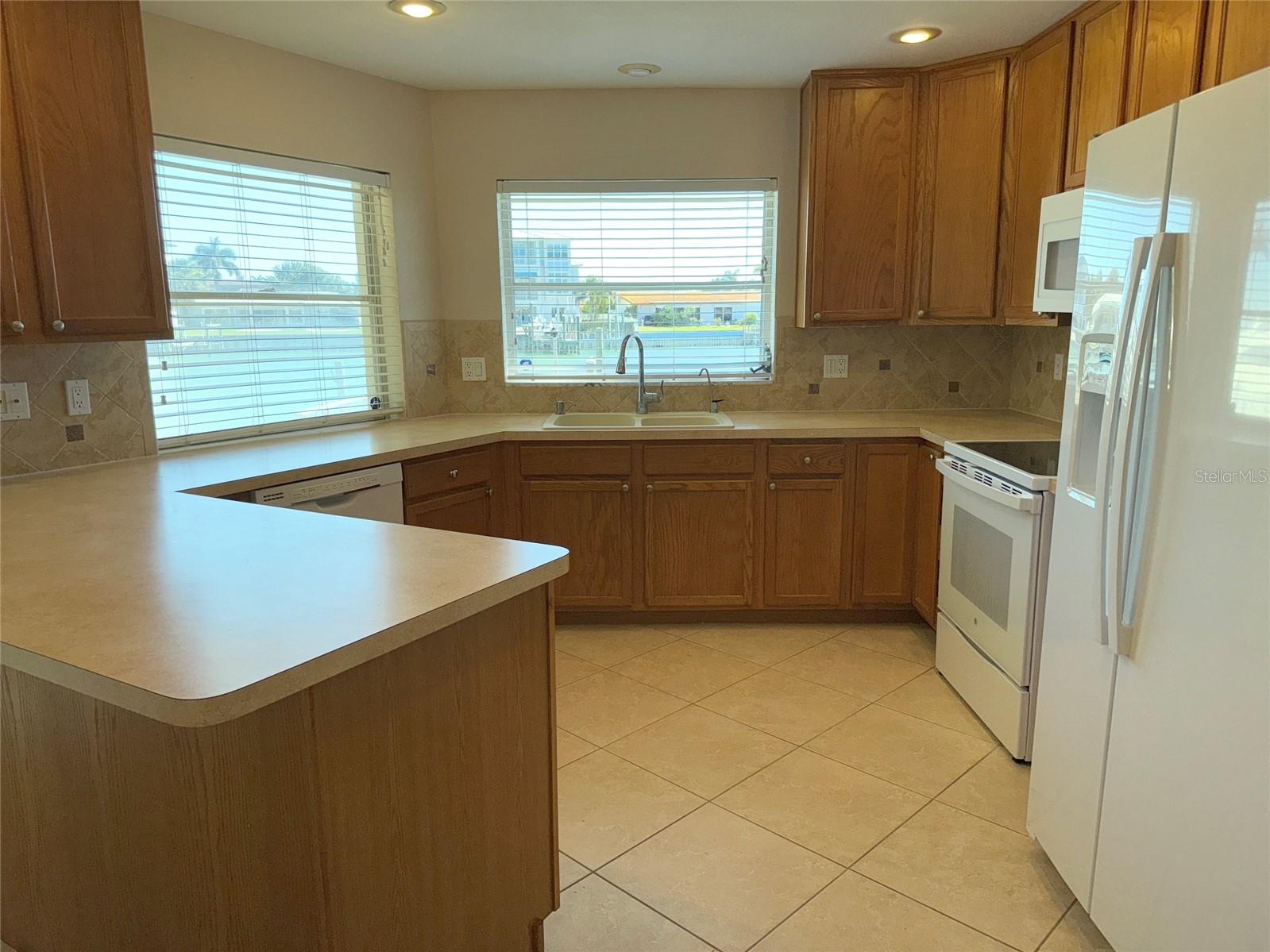 228 HOWARD DR — photo 2