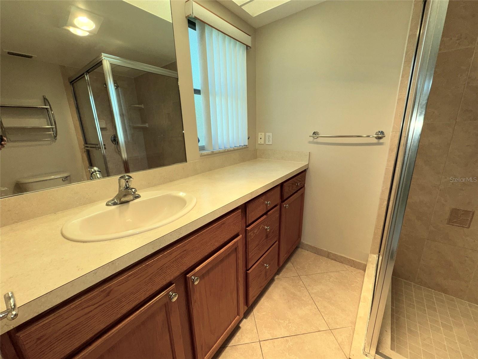 228 HOWARD DR — photo 6