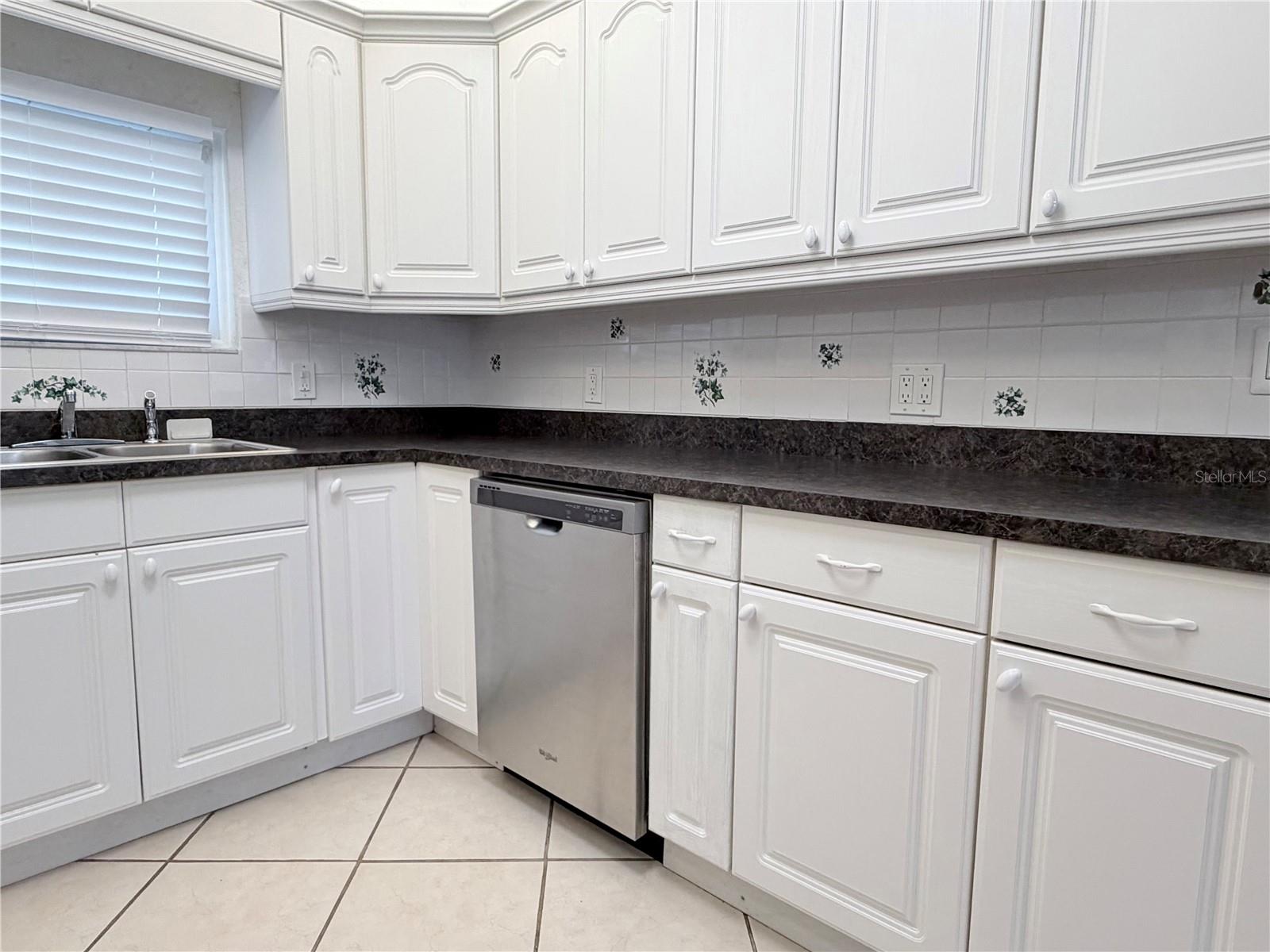 4320 YARDLEY AVE N — photo 17