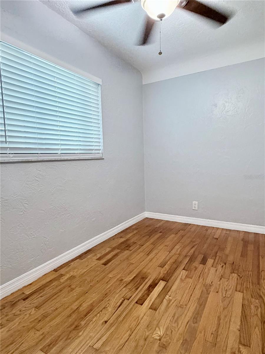 4320 YARDLEY AVE N — photo 10