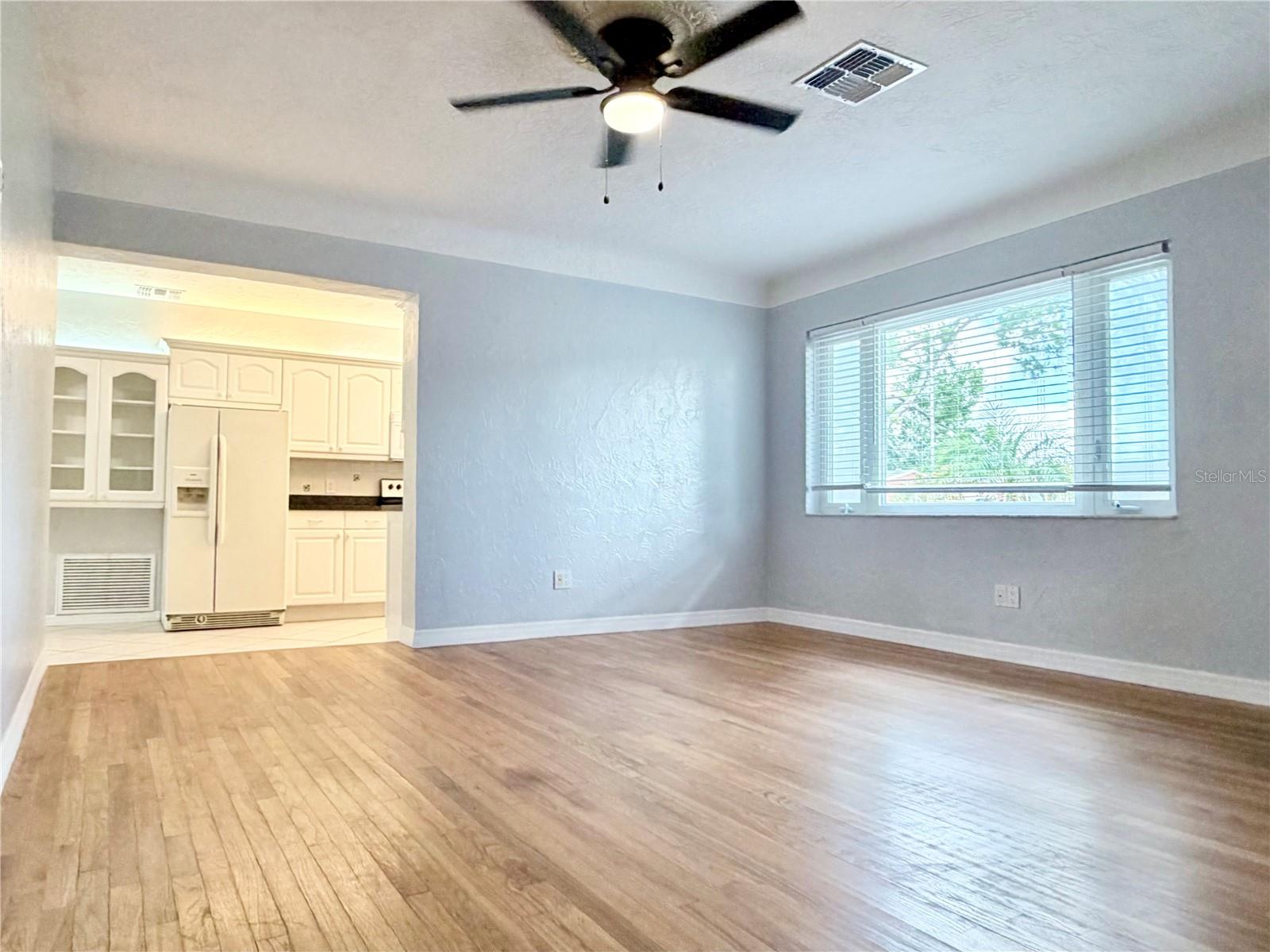 4320 YARDLEY AVE N — photo 4