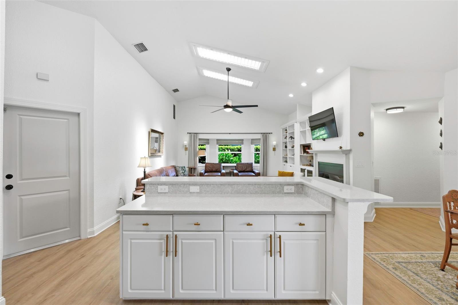3347 LAKE SHORE LN — photo 6
