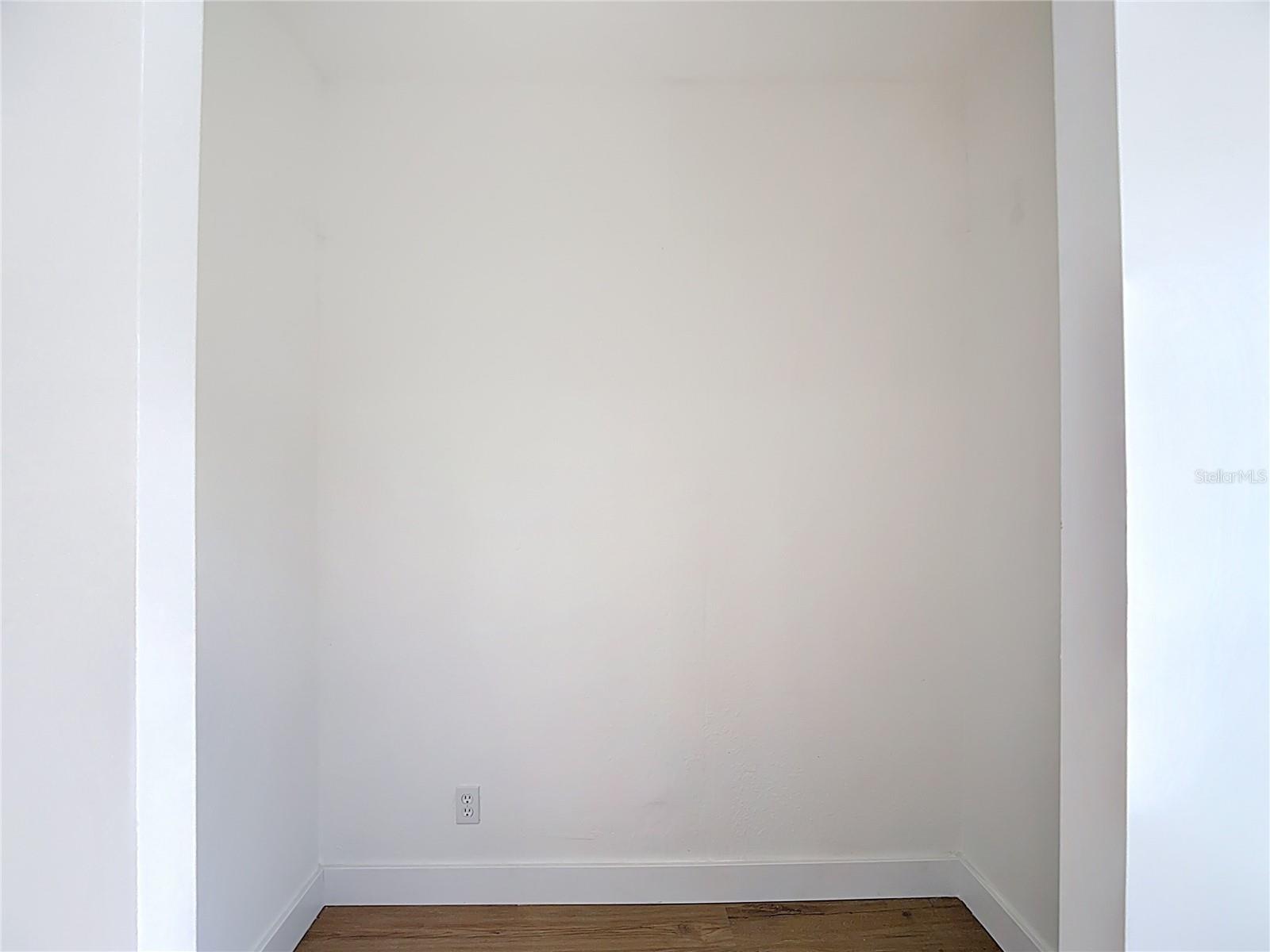 402 E VIRGINIA AVE — photo 25
