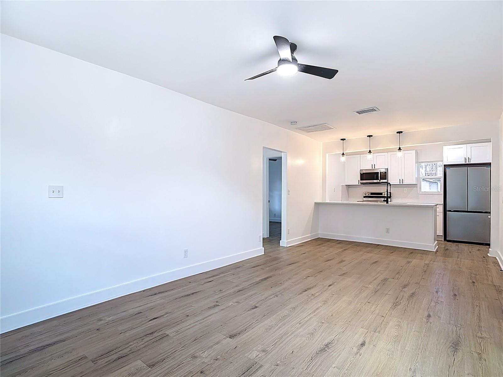 402 E VIRGINIA AVE — photo 9