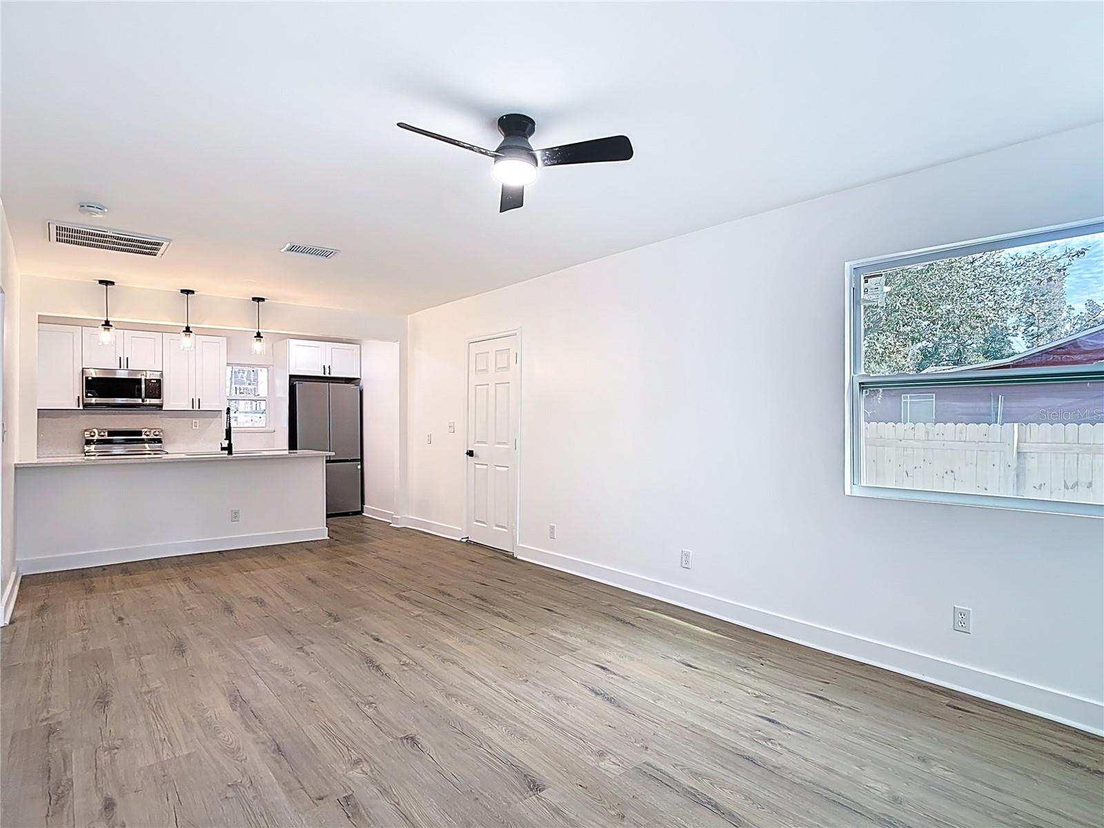 402 E VIRGINIA AVE — photo 8