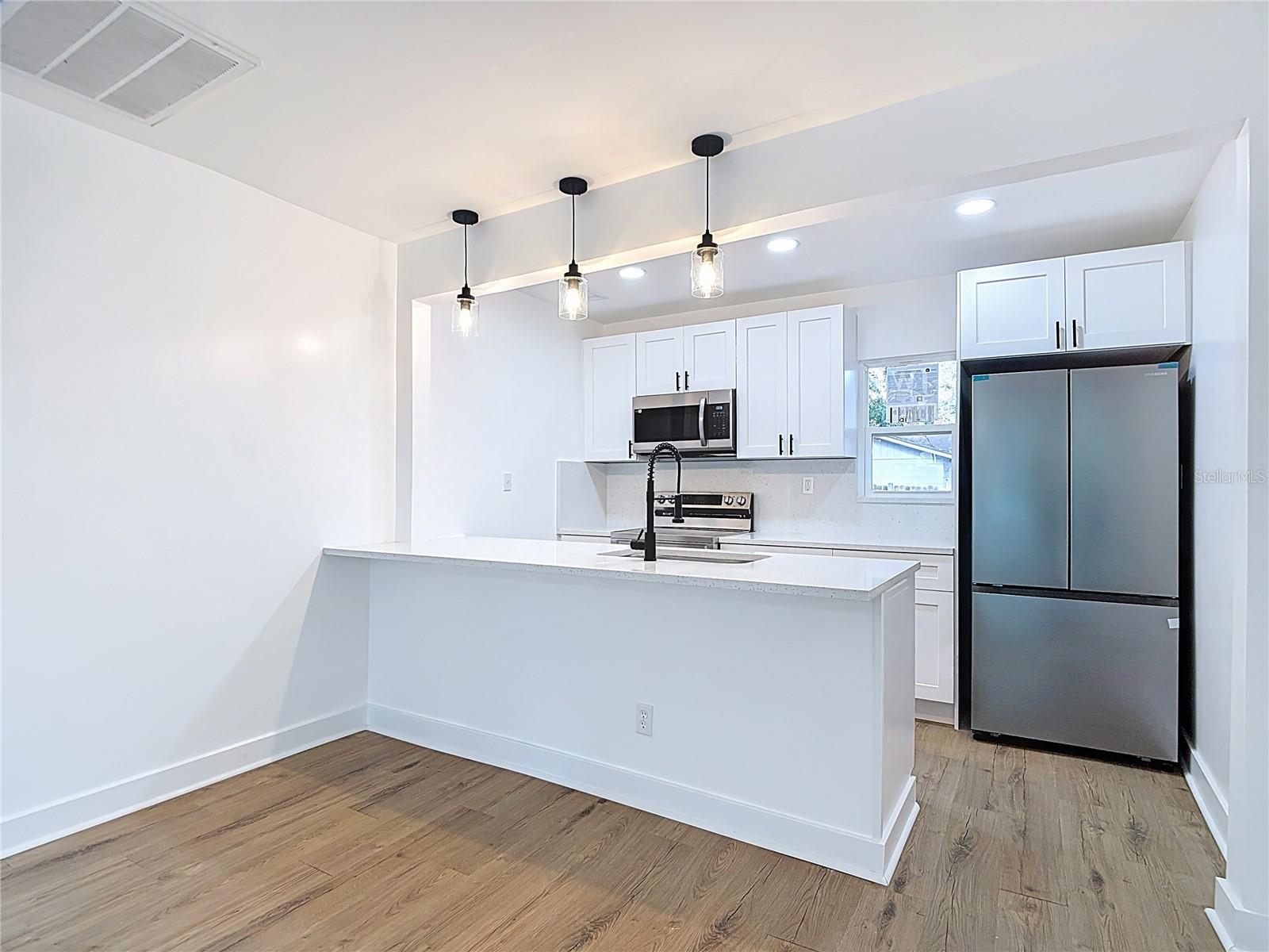 402 E VIRGINIA AVE — photo 11