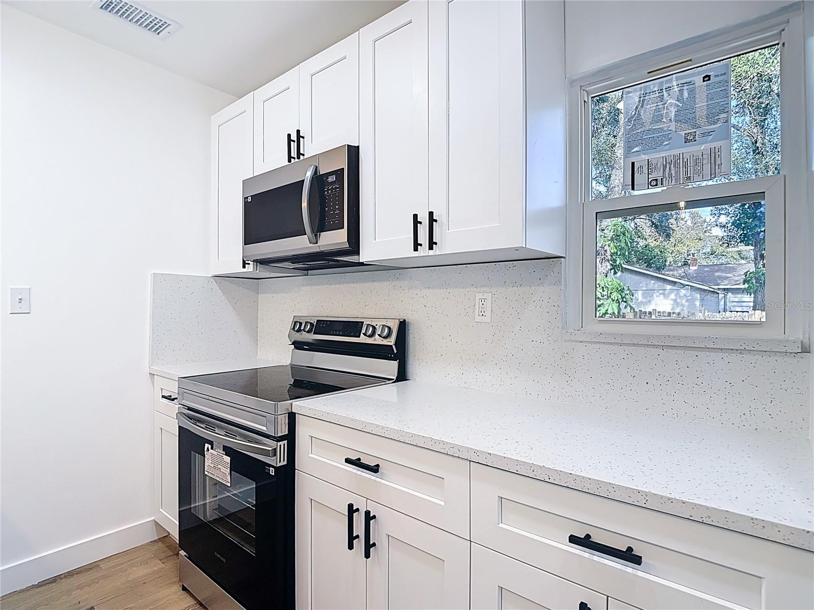 402 E VIRGINIA AVE — photo 13