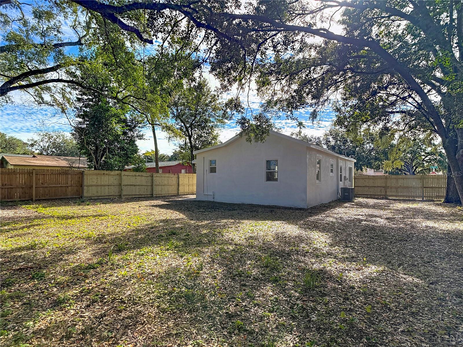 402 E VIRGINIA AVE — photo 33