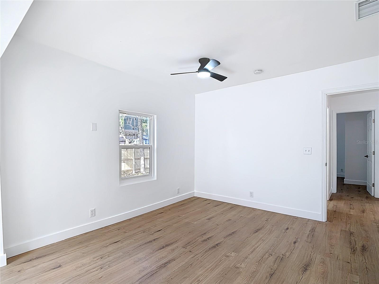 402 E VIRGINIA AVE — photo 22
