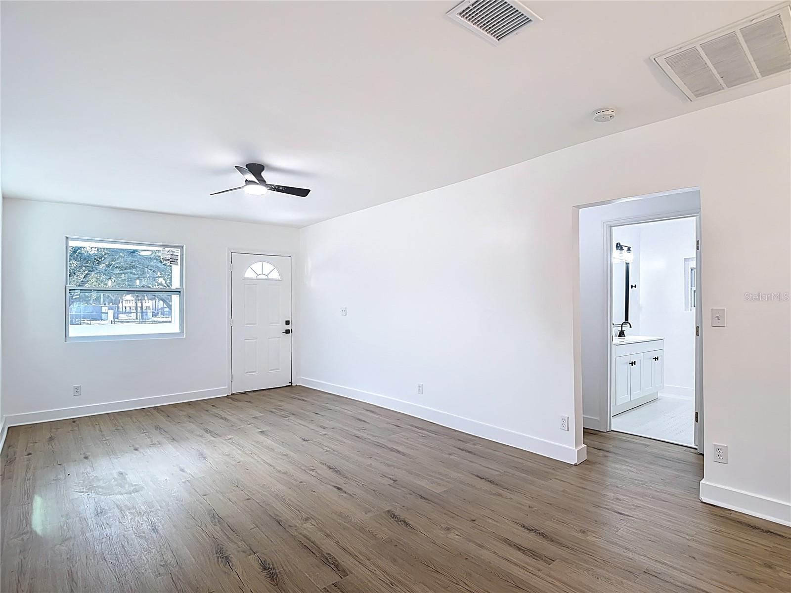 402 E VIRGINIA AVE — photo 6