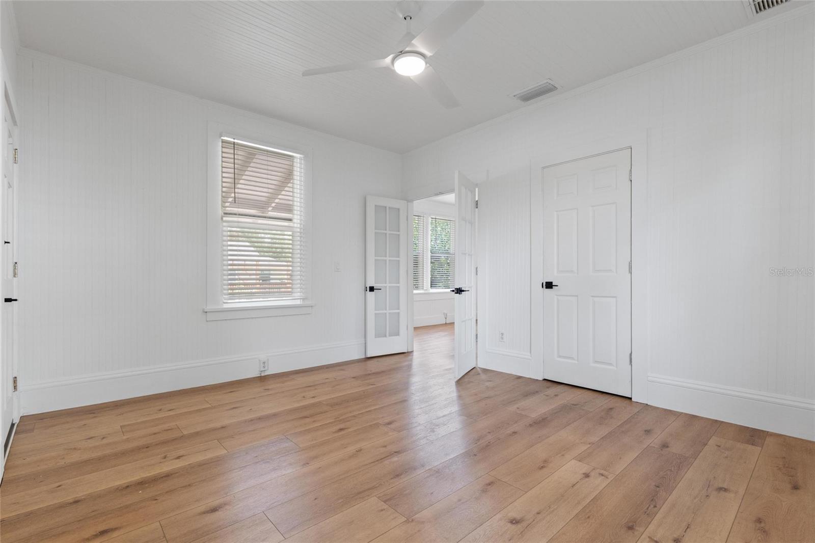 136 N RING AVE — photo 12