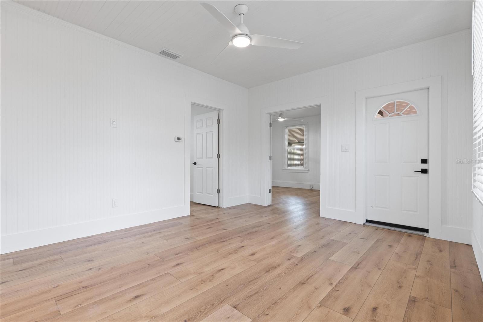 136 N RING AVE — photo 16