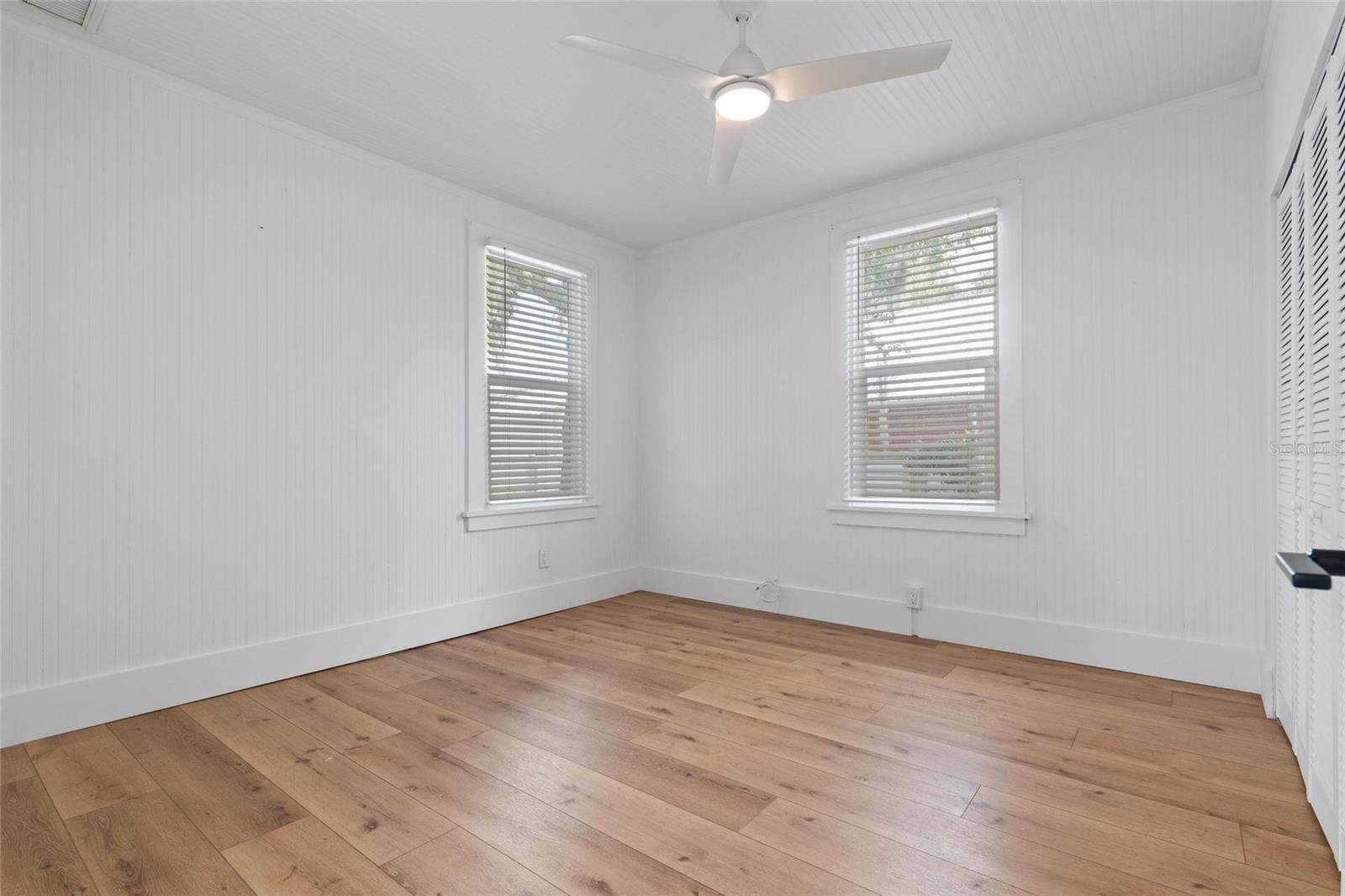 136 N RING AVE — photo 17