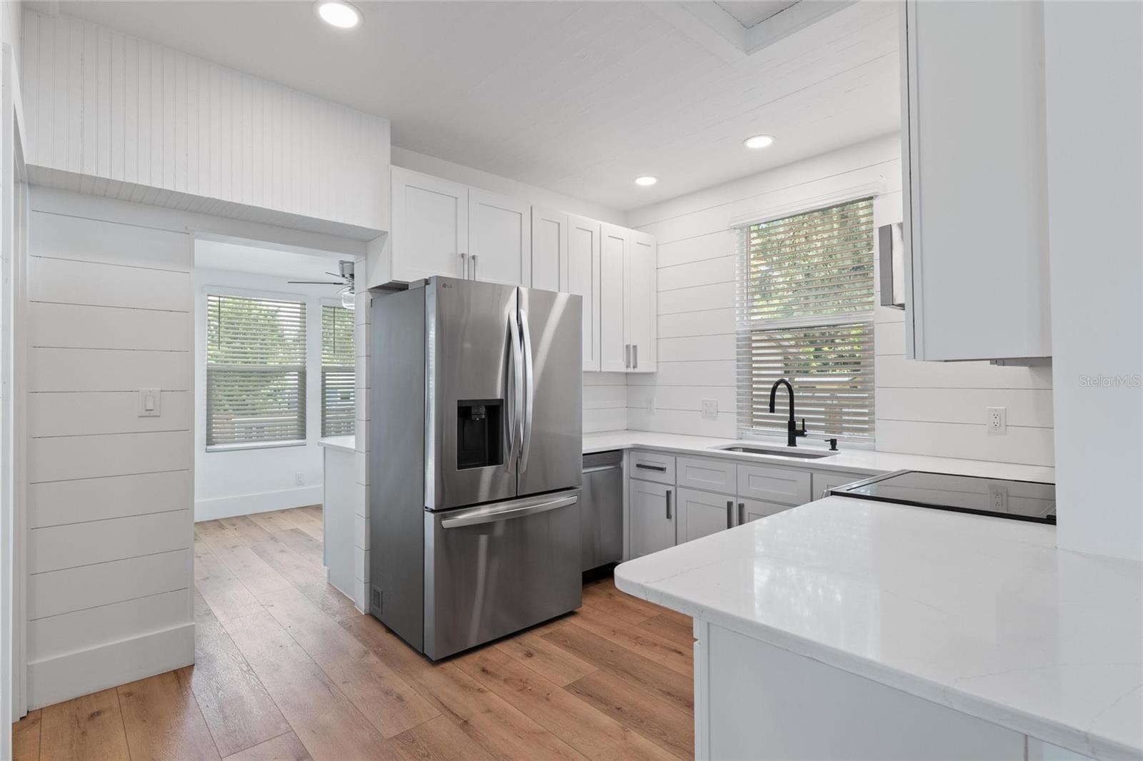 136 N RING AVE — photo 7