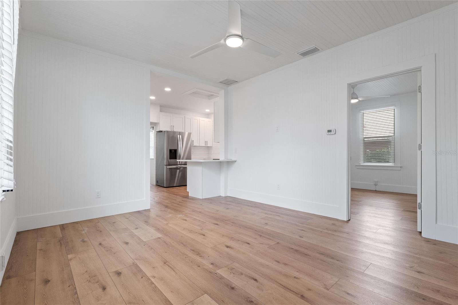 136 N RING AVE — photo 15