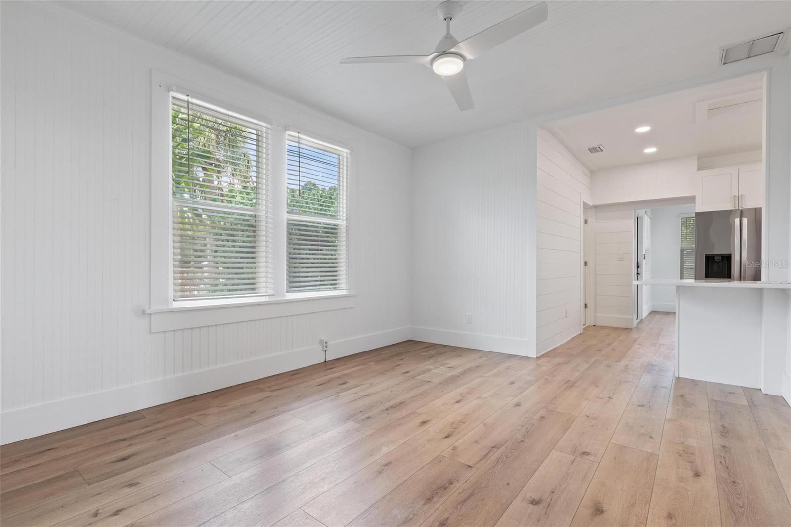 136 N RING AVE — photo 14