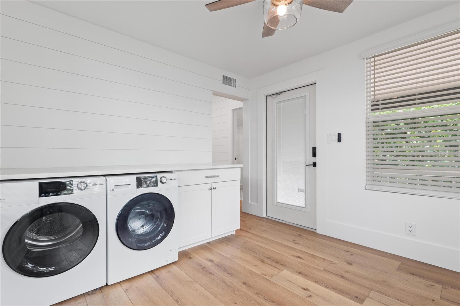136 N RING AVE — photo 19