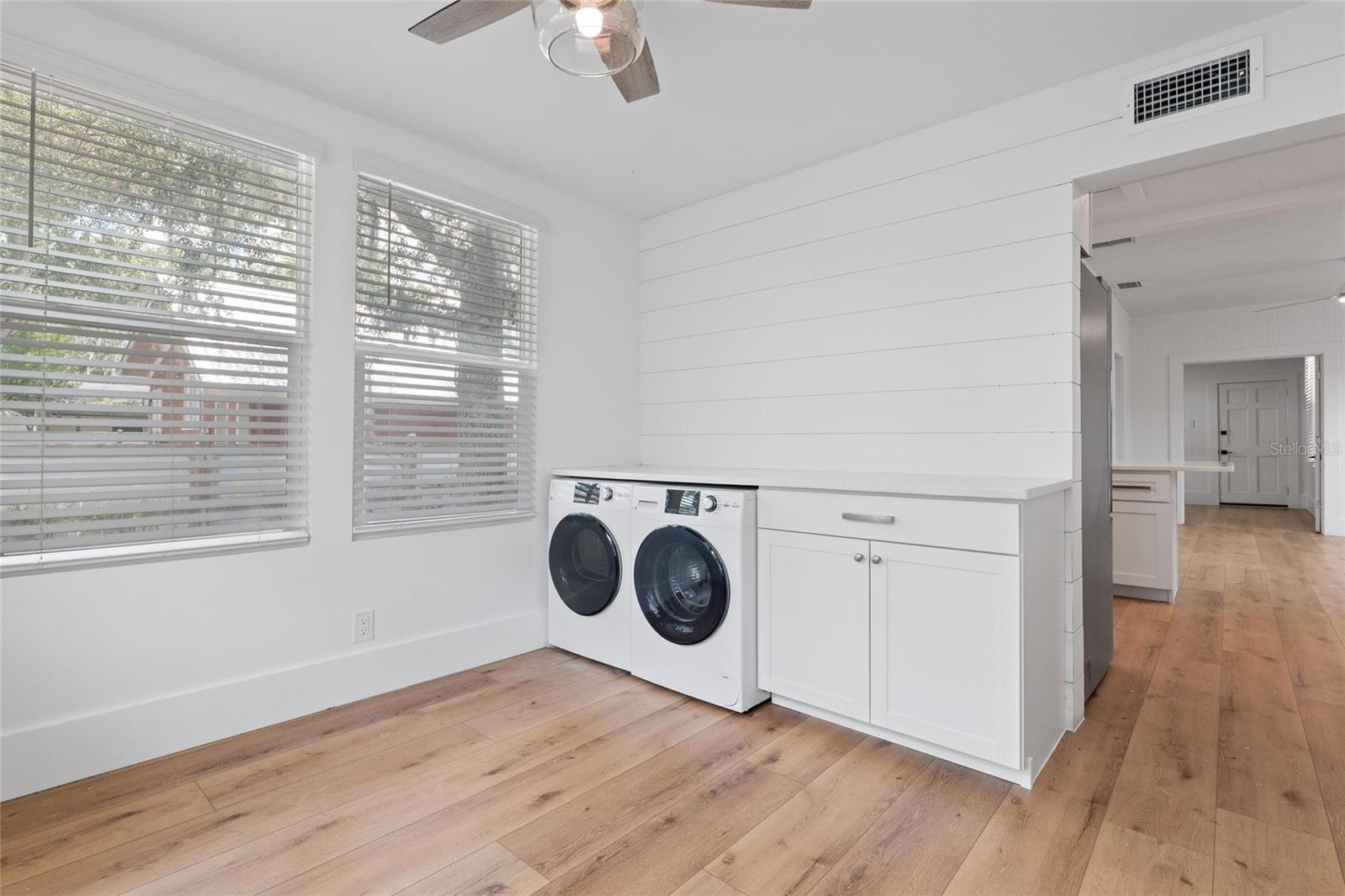 136 N RING AVE — photo 20