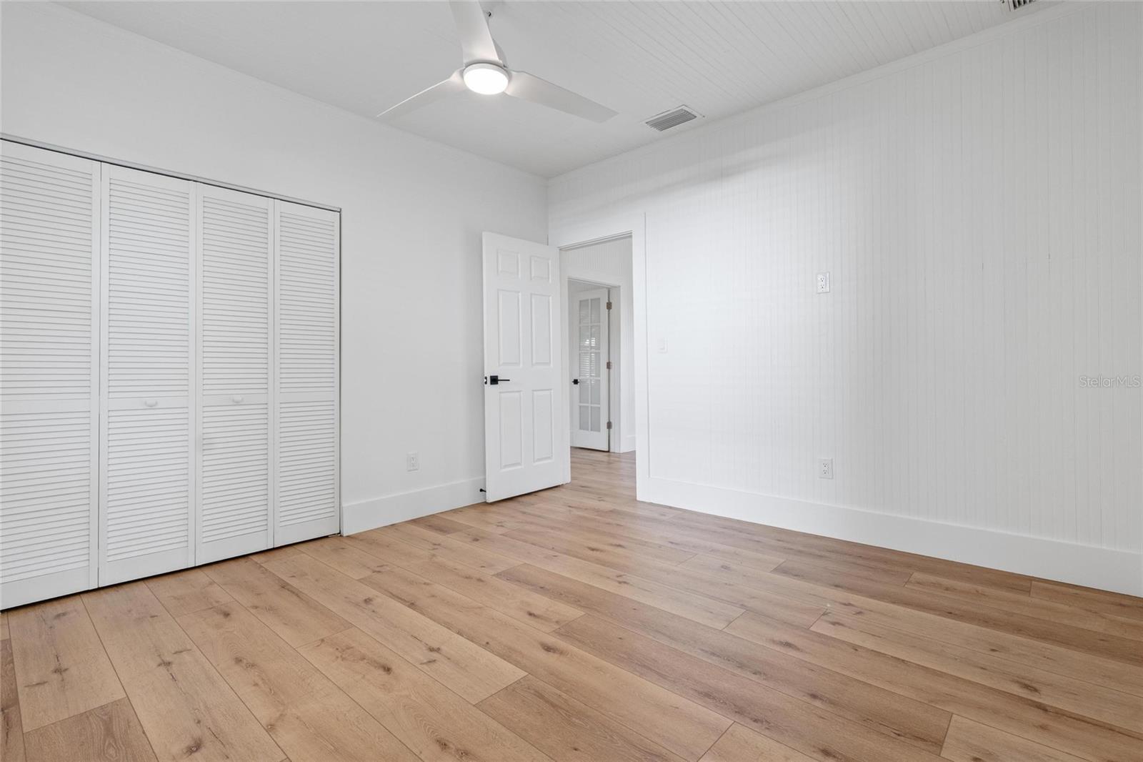 136 N RING AVE — photo 10
