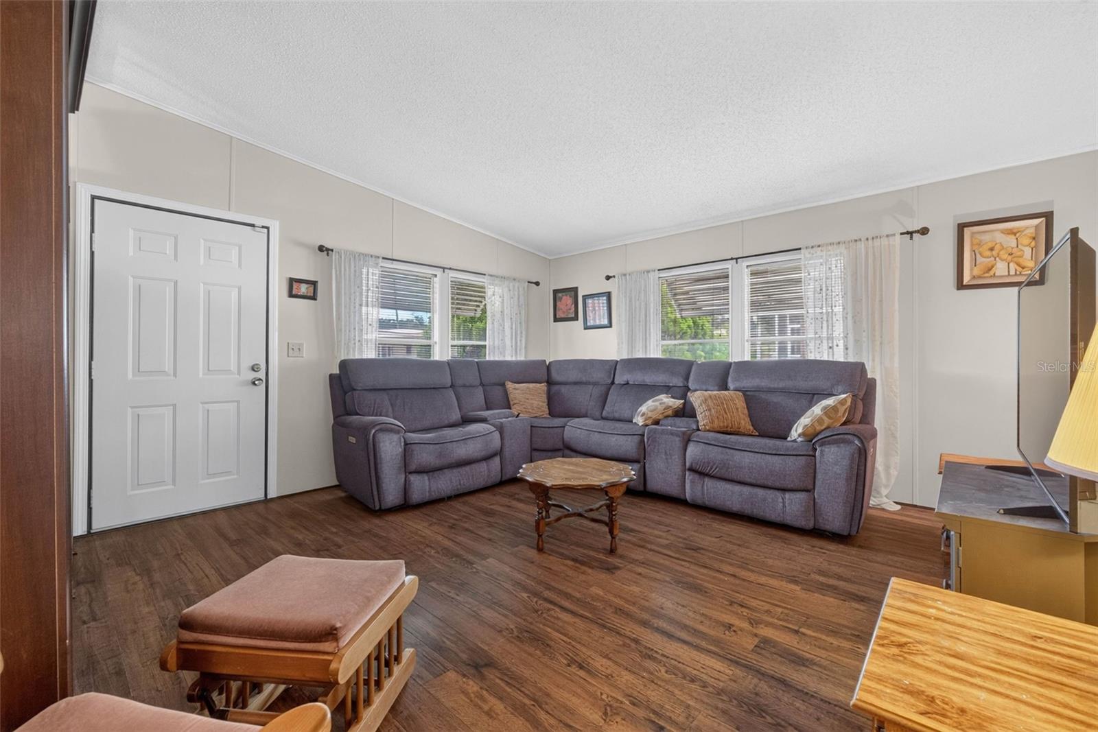 39200 OLA AVE — photo 10