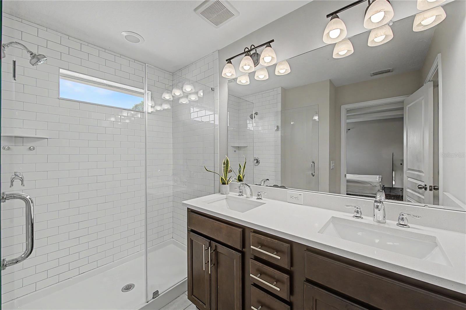 2126 W SPRUCE ST — photo 23