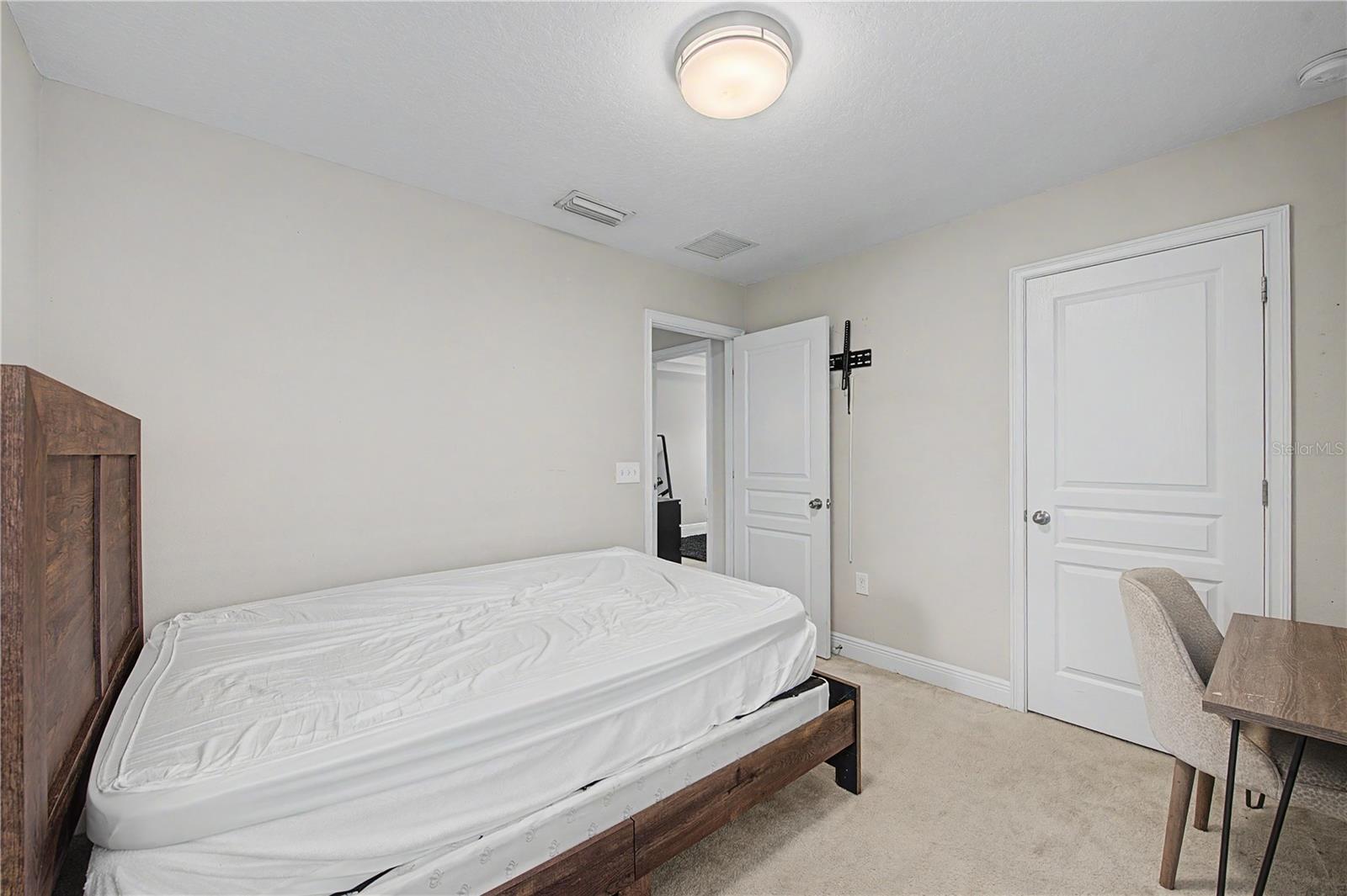 2126 W SPRUCE ST — photo 28