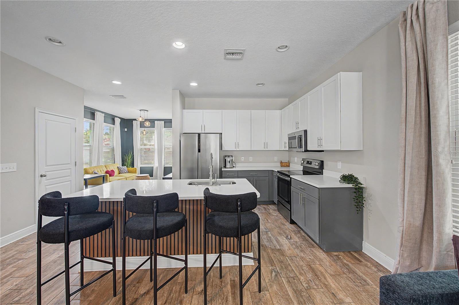 2126 W SPRUCE ST — photo 10