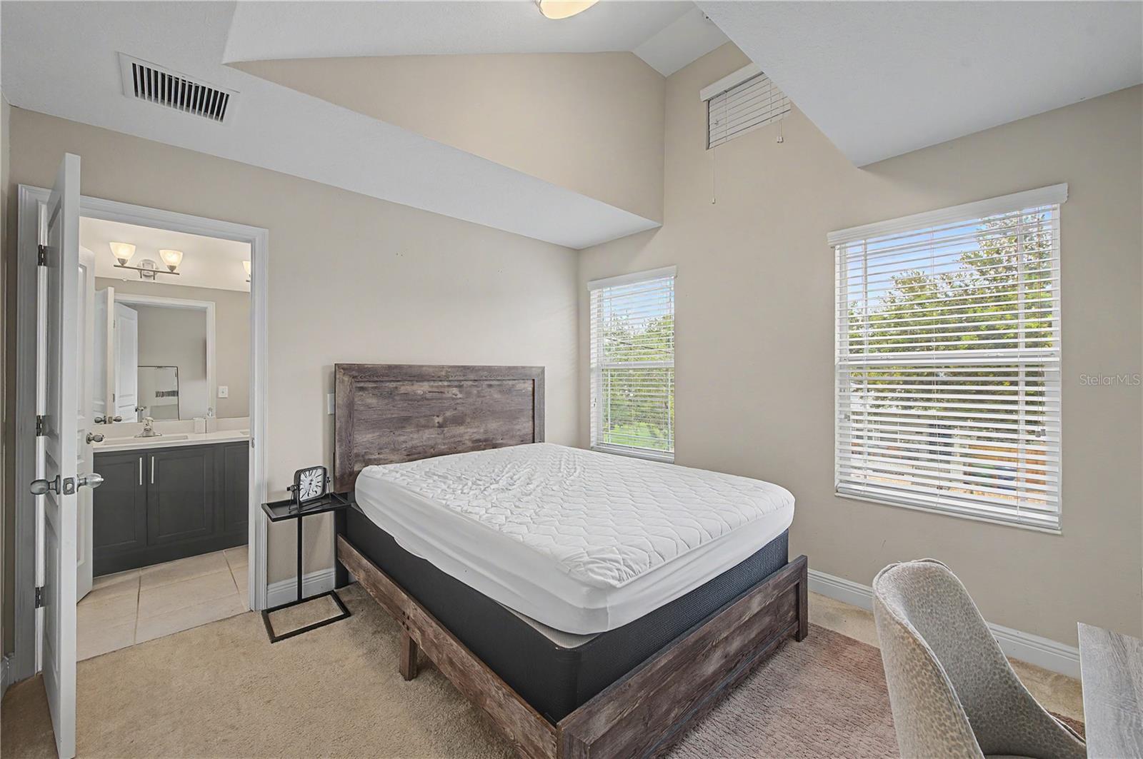 2126 W SPRUCE ST — photo 25