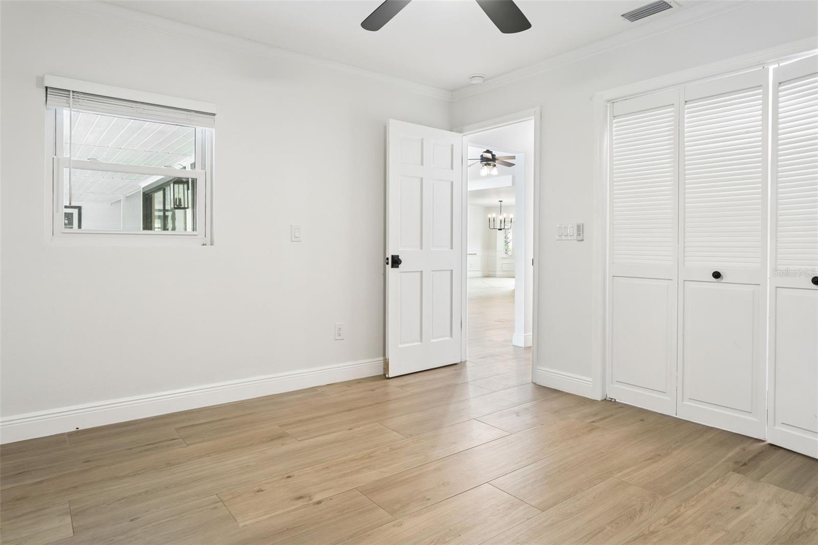 1046 SYLVIA LN — photo 11