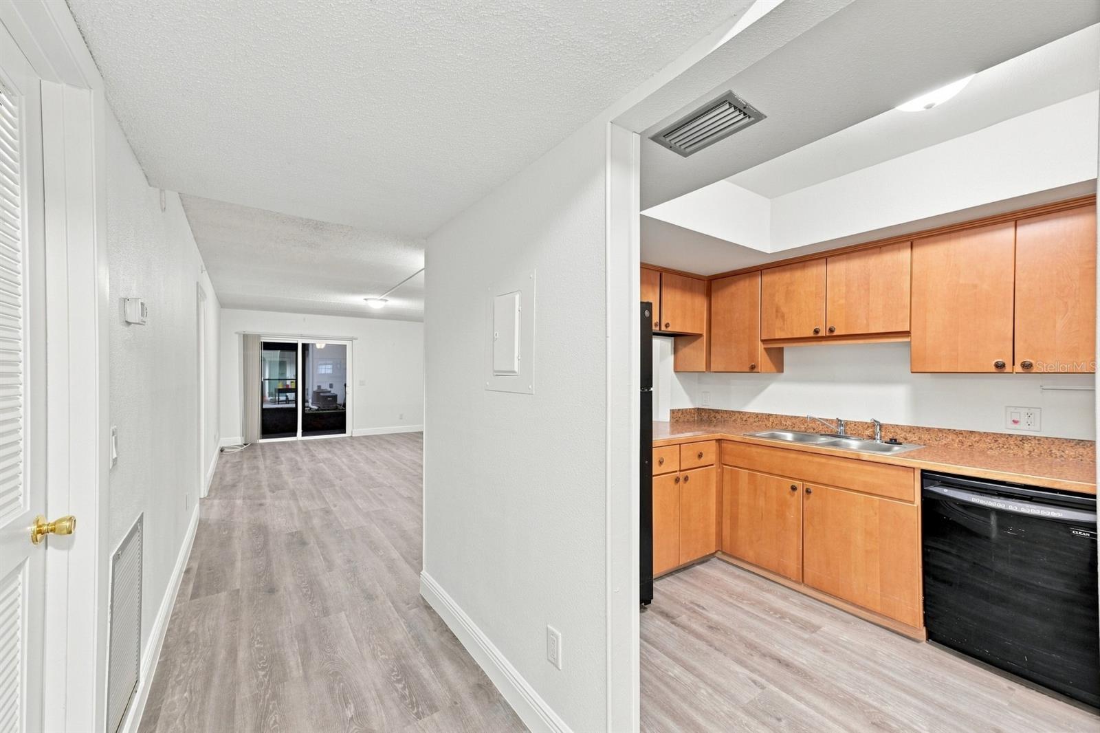 3807 N OAK DR #D41 — photo 16