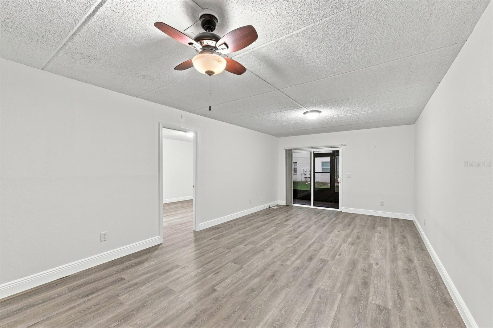 3807 N OAK DR #D41 — photo 8