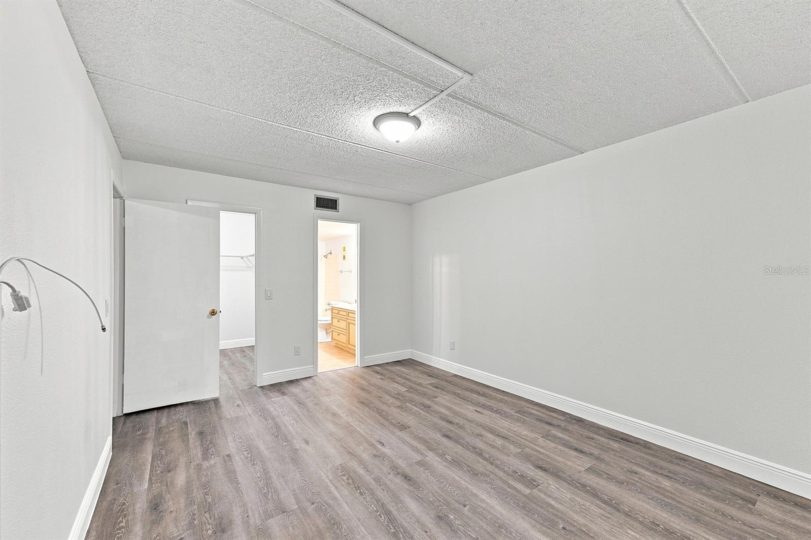 3807 N OAK DR #D41 — photo 17