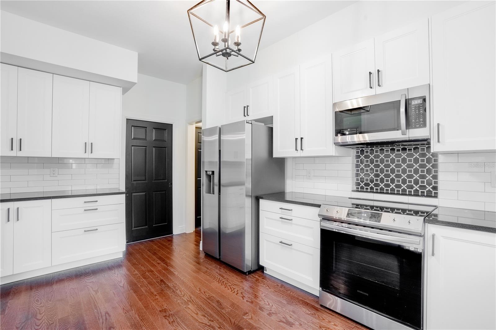 207 N LEVIS AVE — photo 27