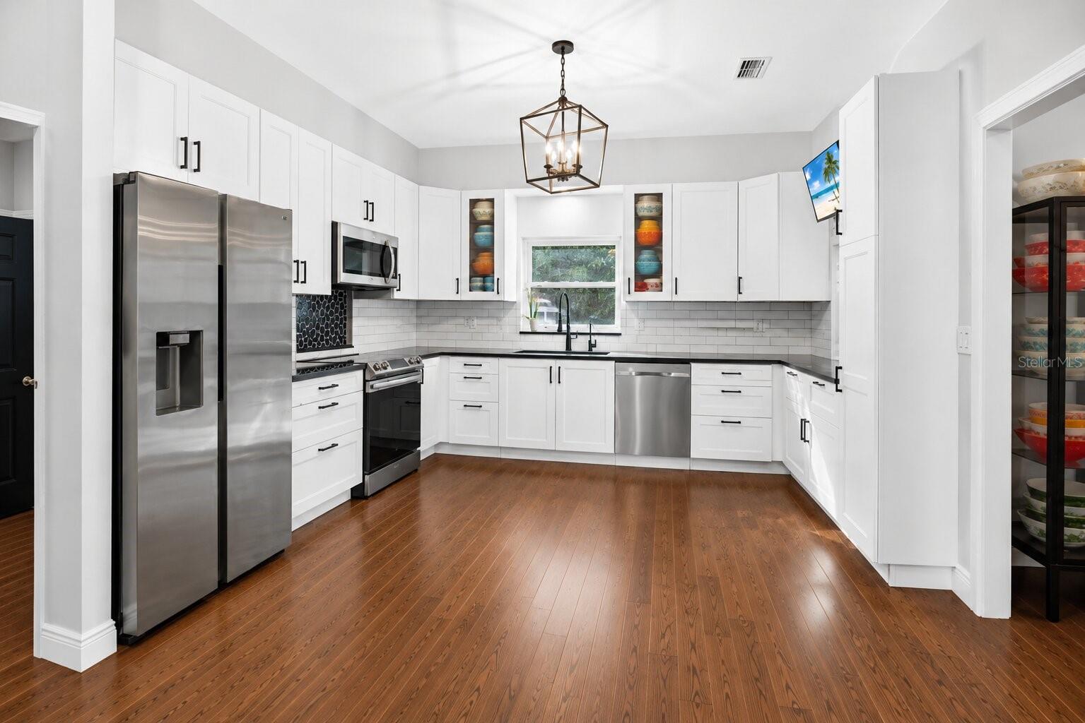 207 N LEVIS AVE — photo 24