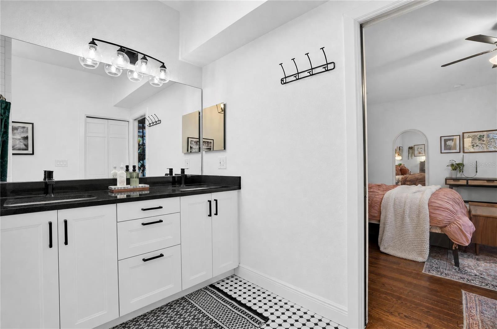 207 N LEVIS AVE — photo 33