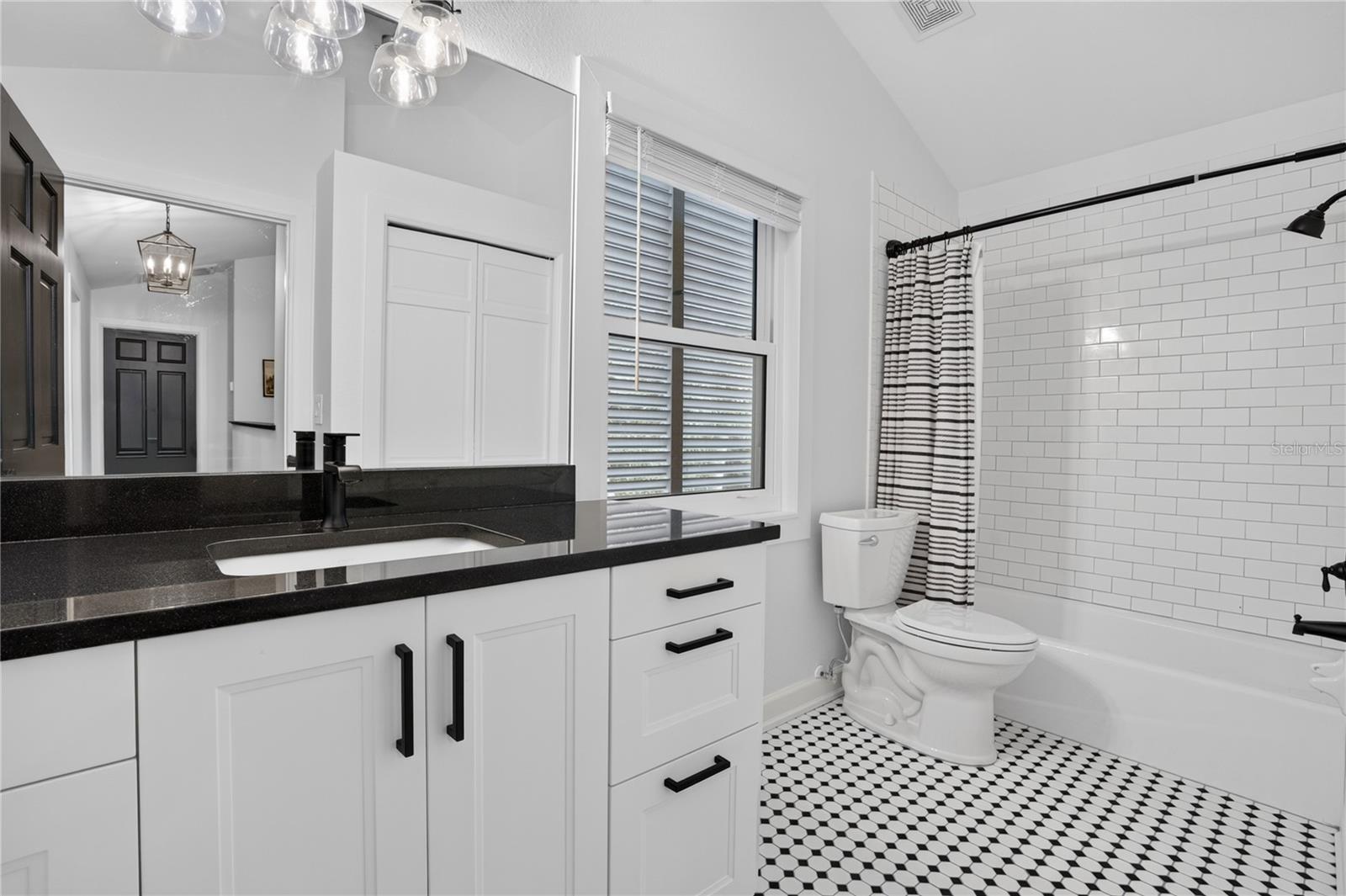 207 N LEVIS AVE — photo 38