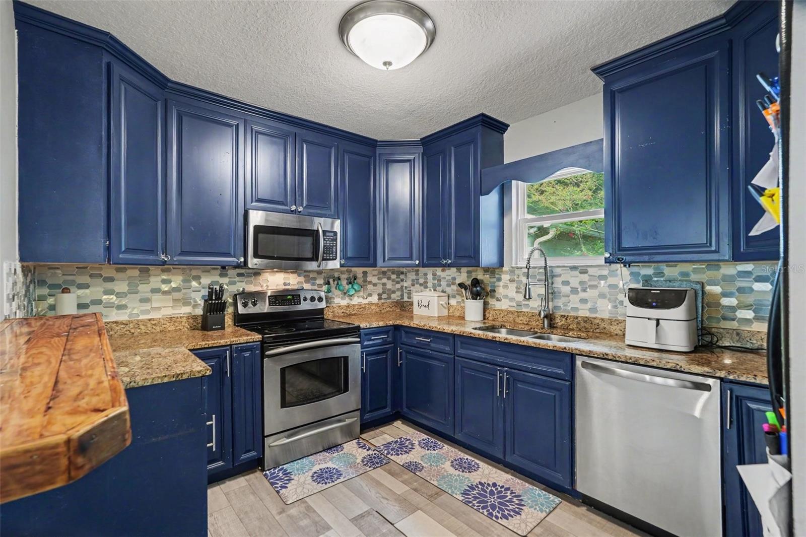 1509 W BARR DR — photo 9