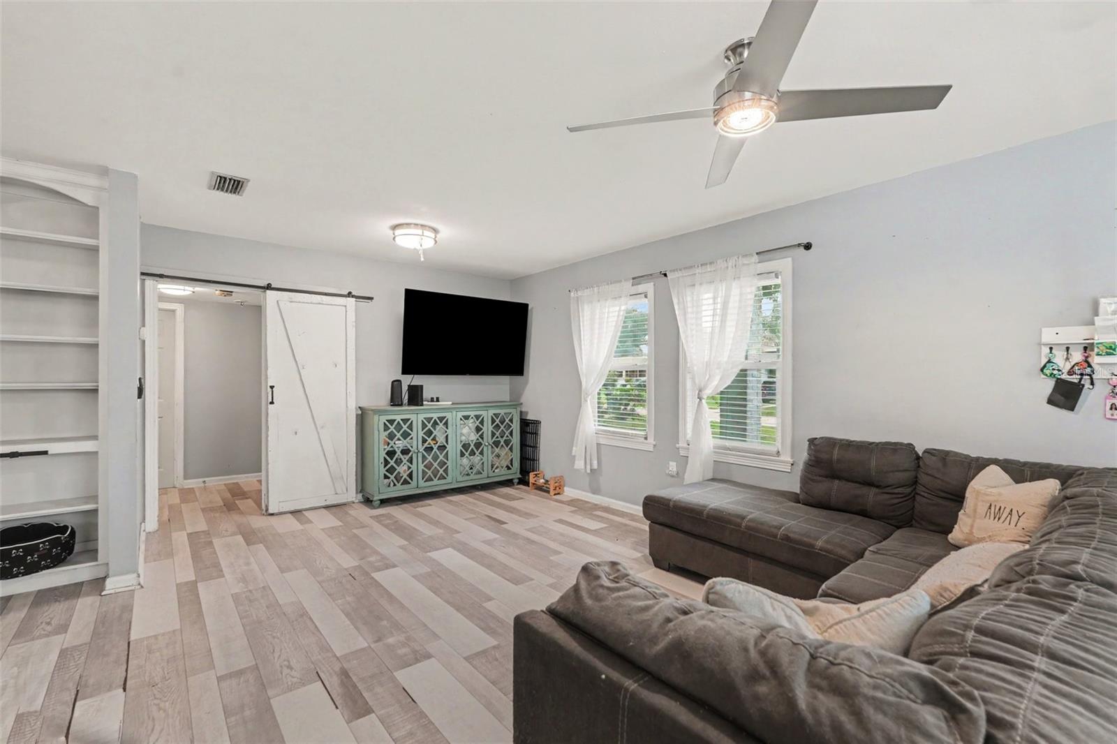 1509 W BARR DR — photo 5