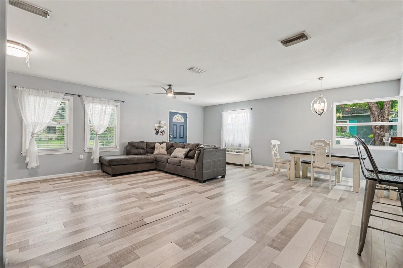 1509 W BARR DR — photo 6