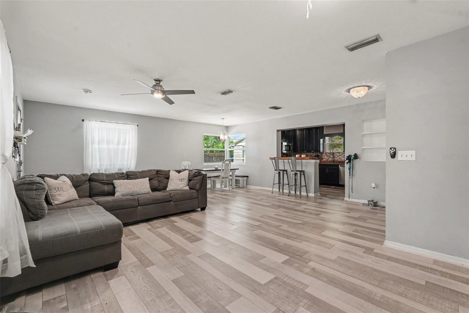 1509 W BARR DR — photo 4