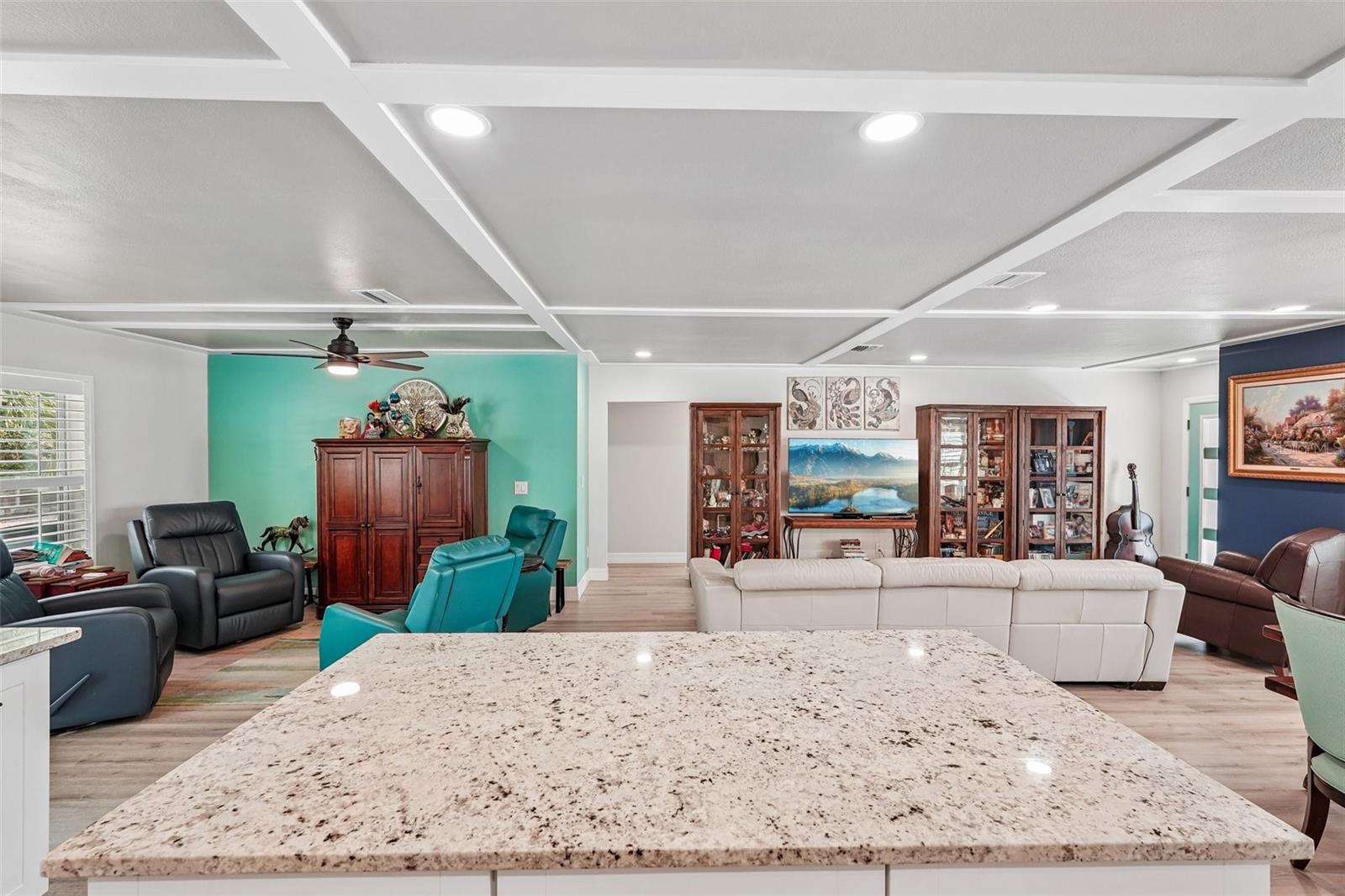 365 SHAMROCK BLVD — photo 10