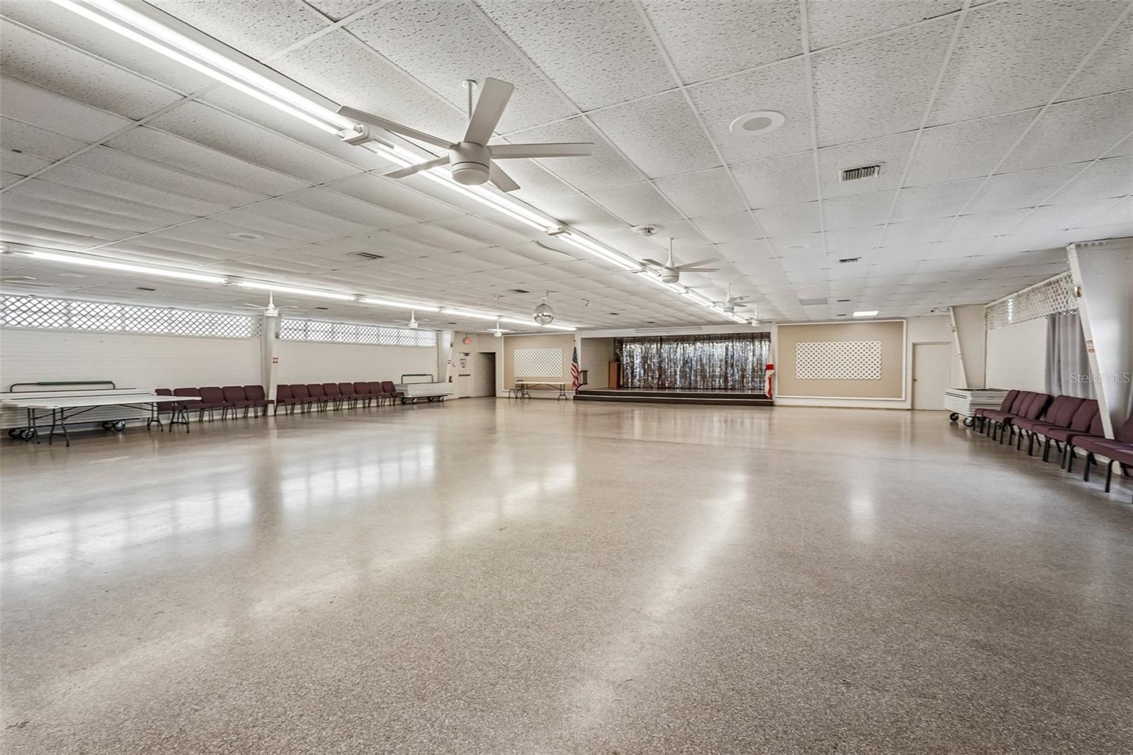 365 SHAMROCK BLVD — photo 31