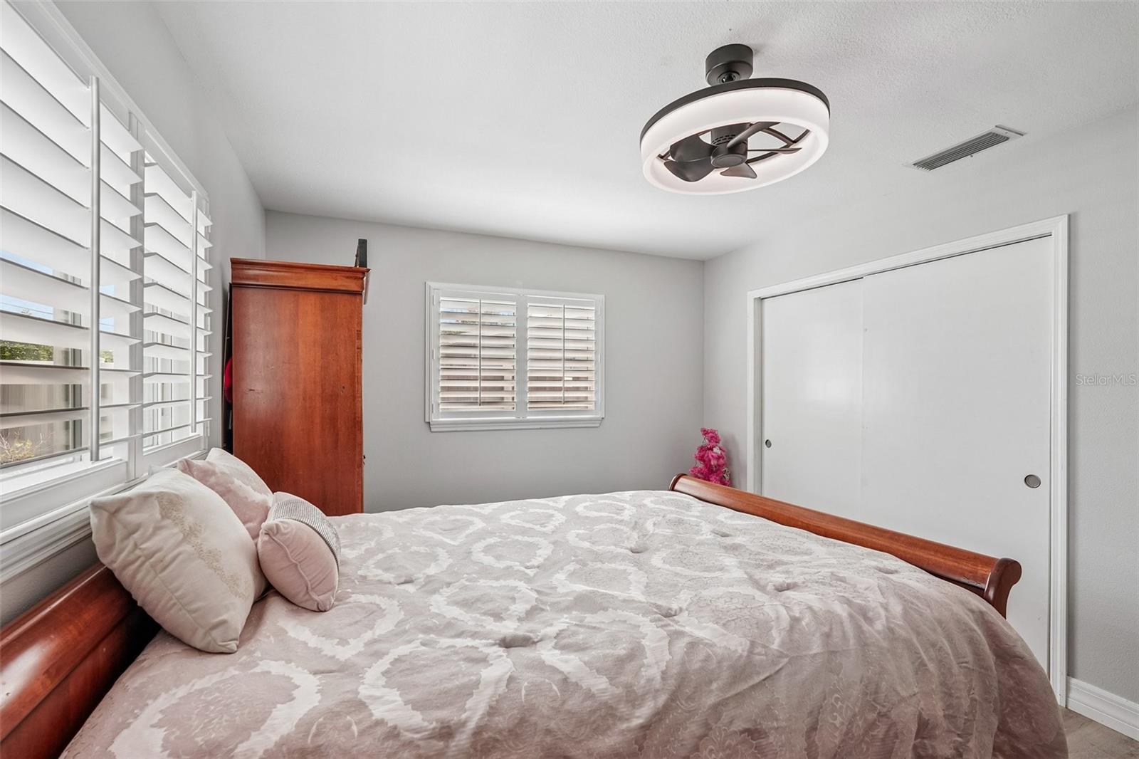 365 SHAMROCK BLVD — photo 16