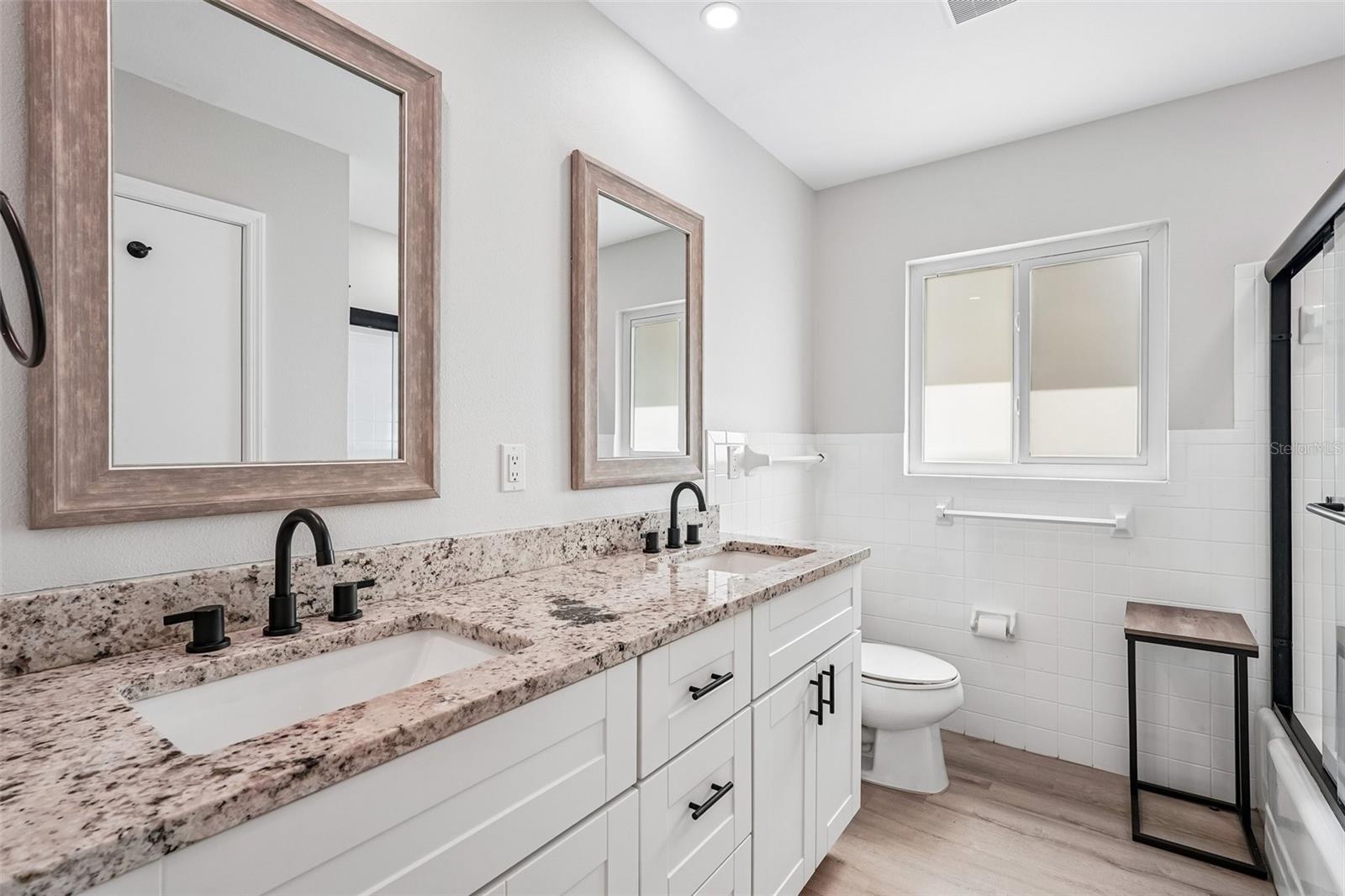 365 SHAMROCK BLVD — photo 17