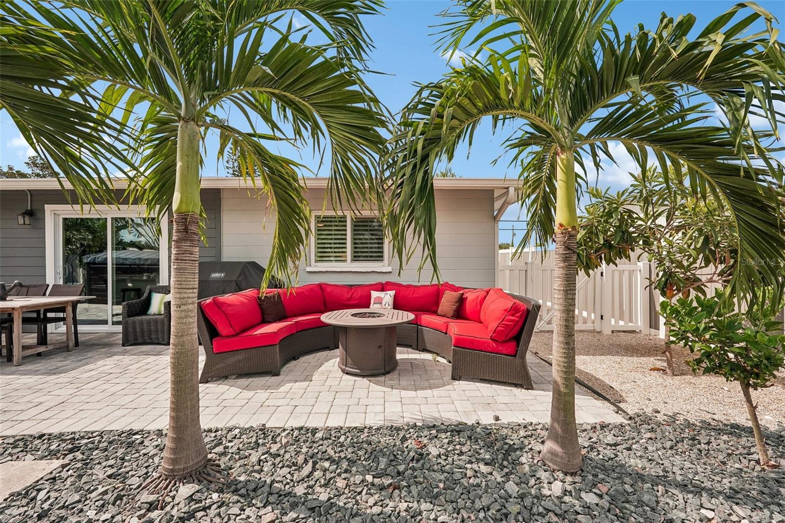365 SHAMROCK BLVD — photo 22