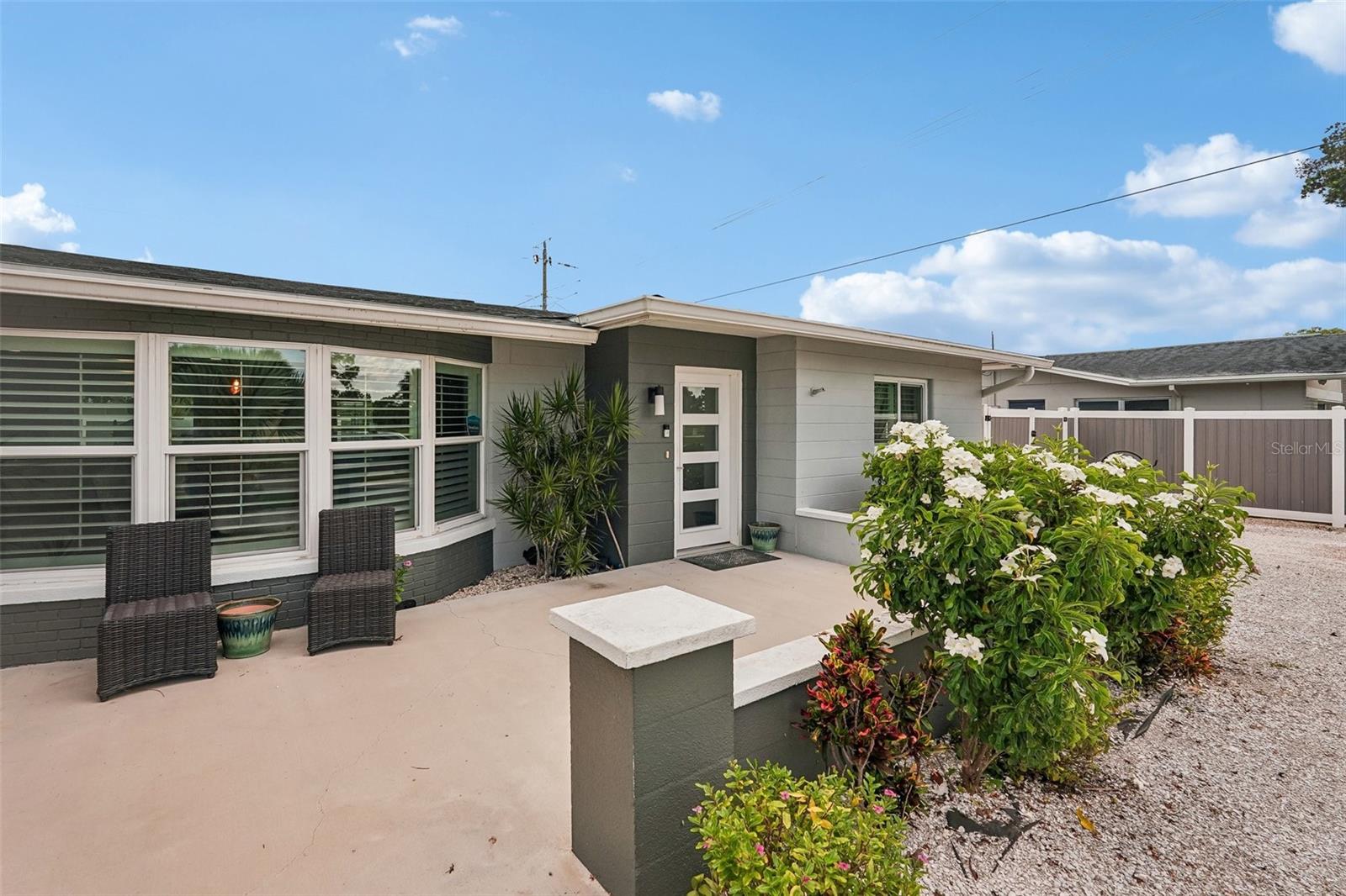 365 SHAMROCK BLVD — photo 3