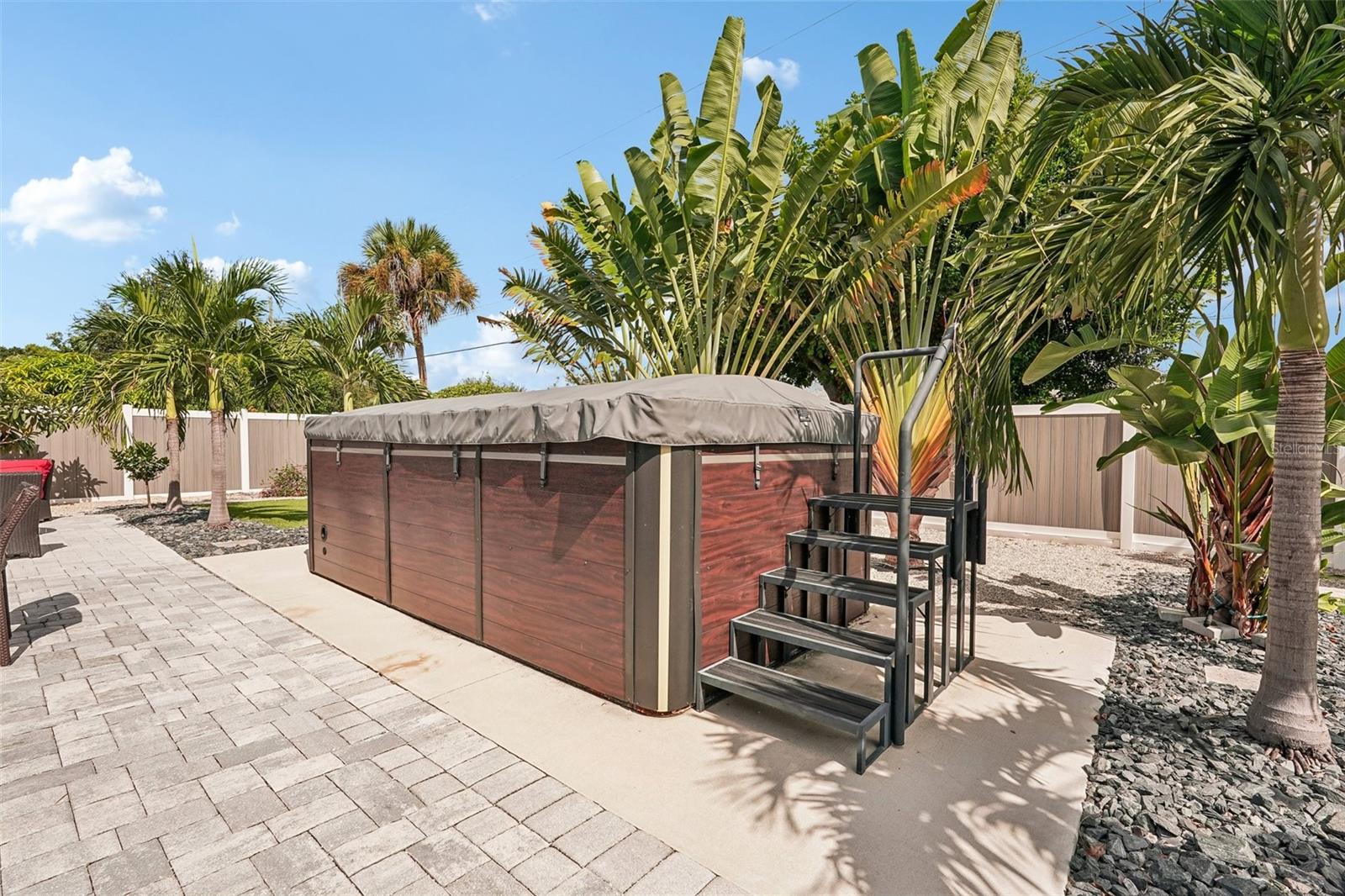 365 SHAMROCK BLVD — photo 25