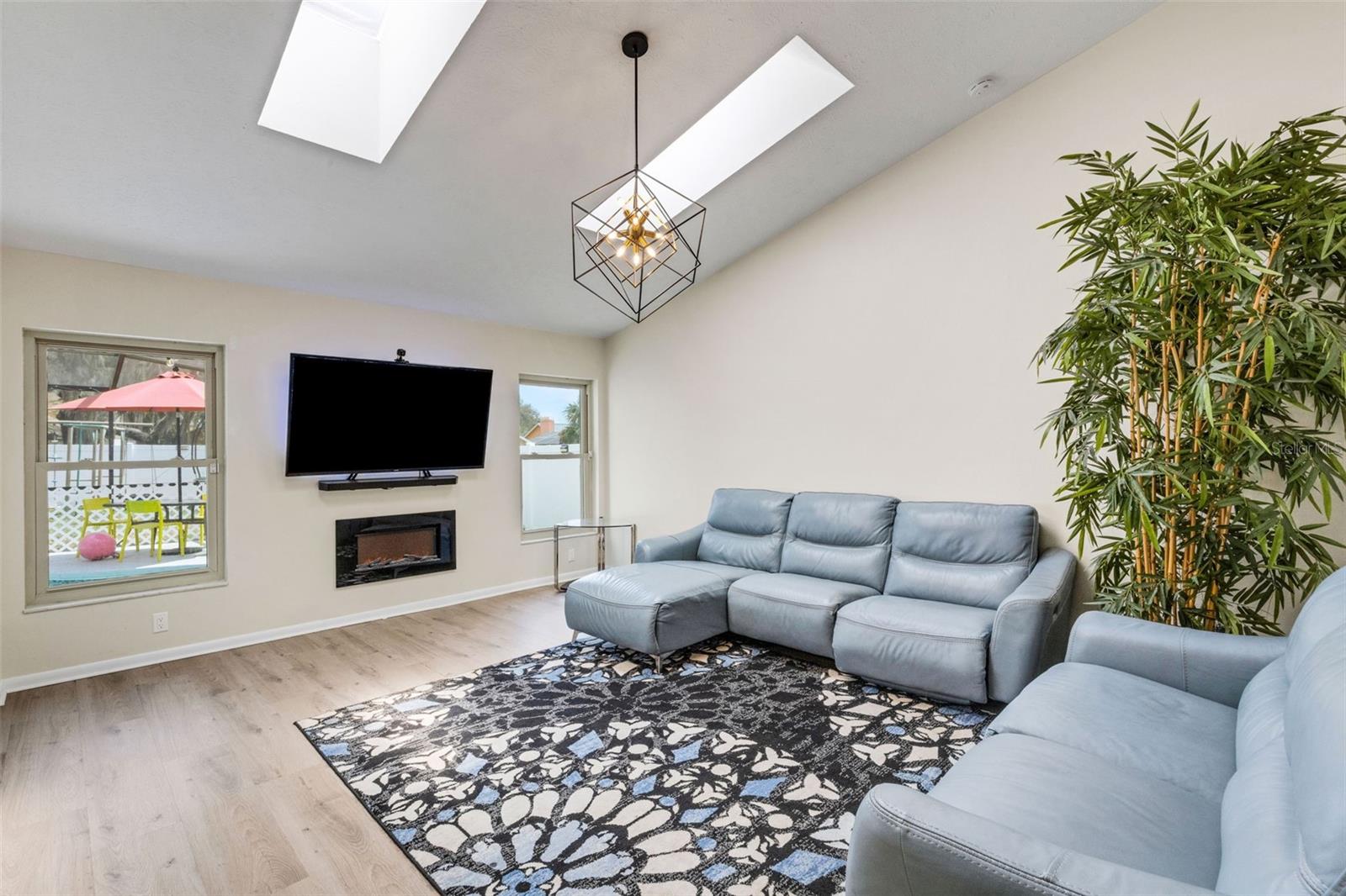 4304 LUKOW PL — photo 32